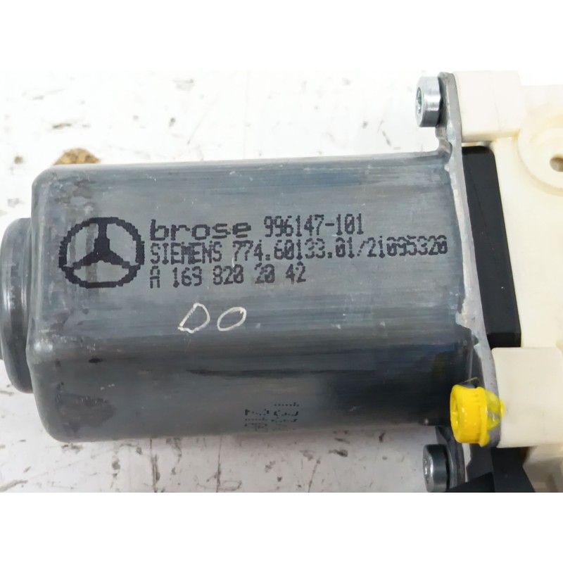 MOTOR ELEVALUNAS TRASERO DERECHO 996147101 7746013301