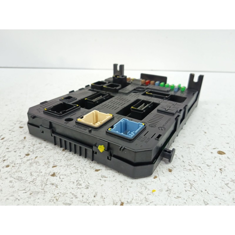 CAJA RELES / FUSIBLES 281197595