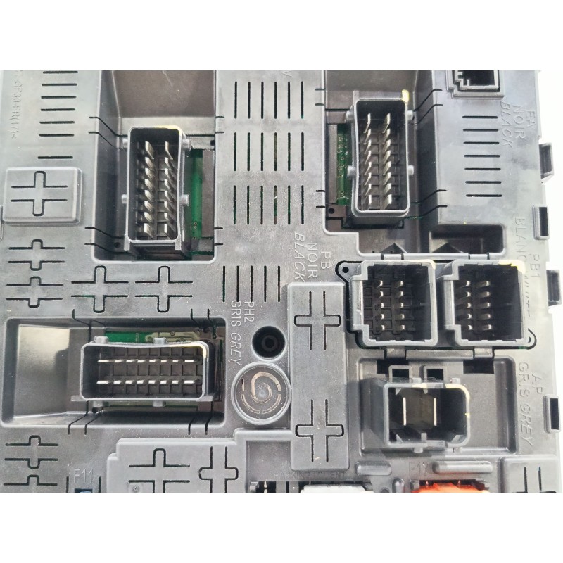 CAJA RELES / FUSIBLES 281197595