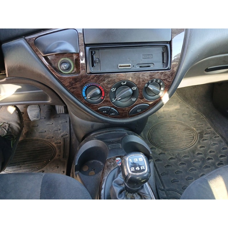 FORD FOCUS I Sedán (DFW) 1999