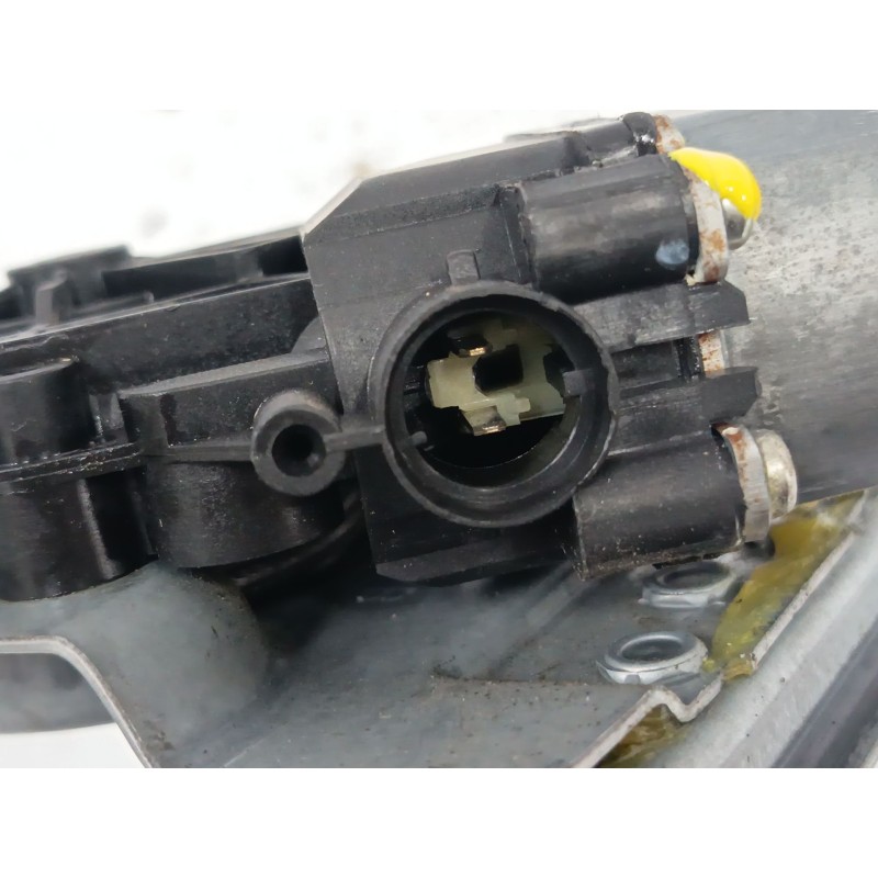 ELEVALUNAS DELANTERO DERECHO 400727D