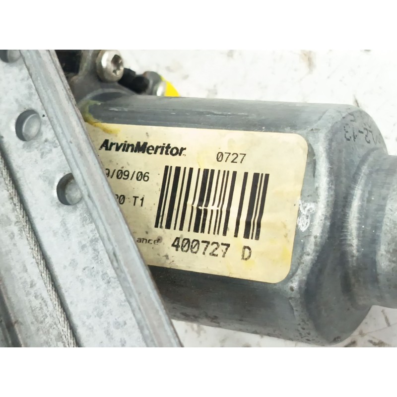 ELEVALUNAS DELANTERO DERECHO 400727D