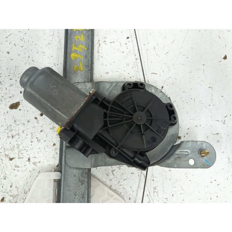 ELEVALUNAS DELANTERO IZQUIERDO 400726D