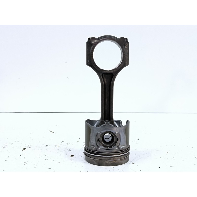Recambio de biela para kia sportage iii (sl) 1.7 crdi referencia OEM IAM 235102A400  