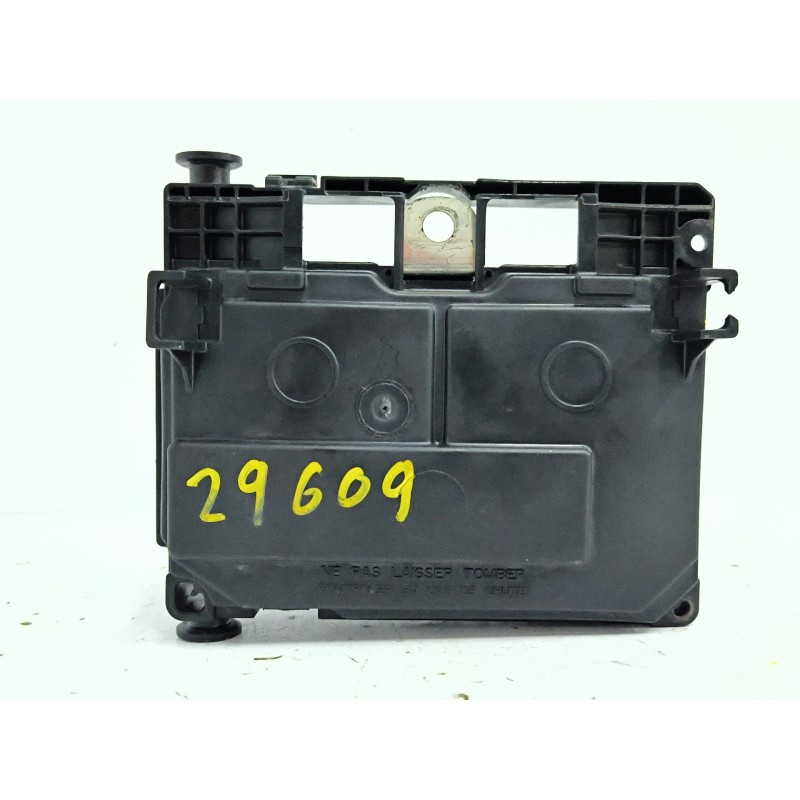 CAJA RELES / FUSIBLES