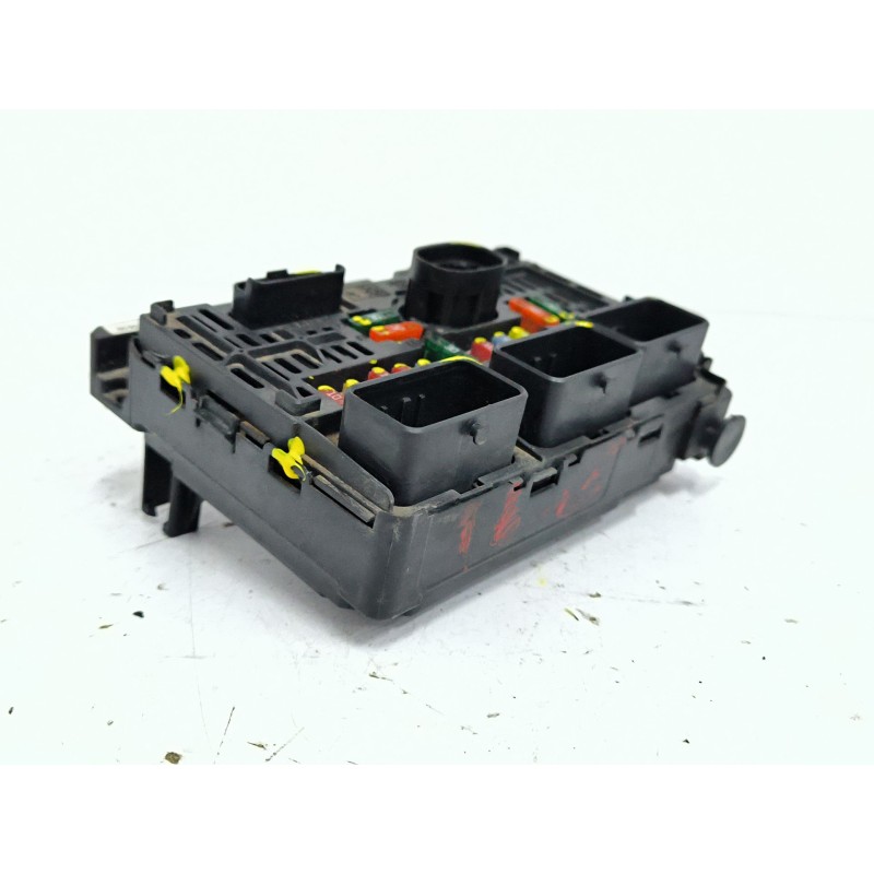 CAJA RELES / FUSIBLES
