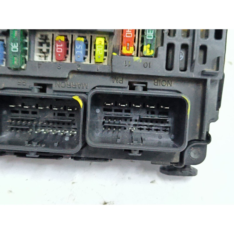 CAJA RELES / FUSIBLES
