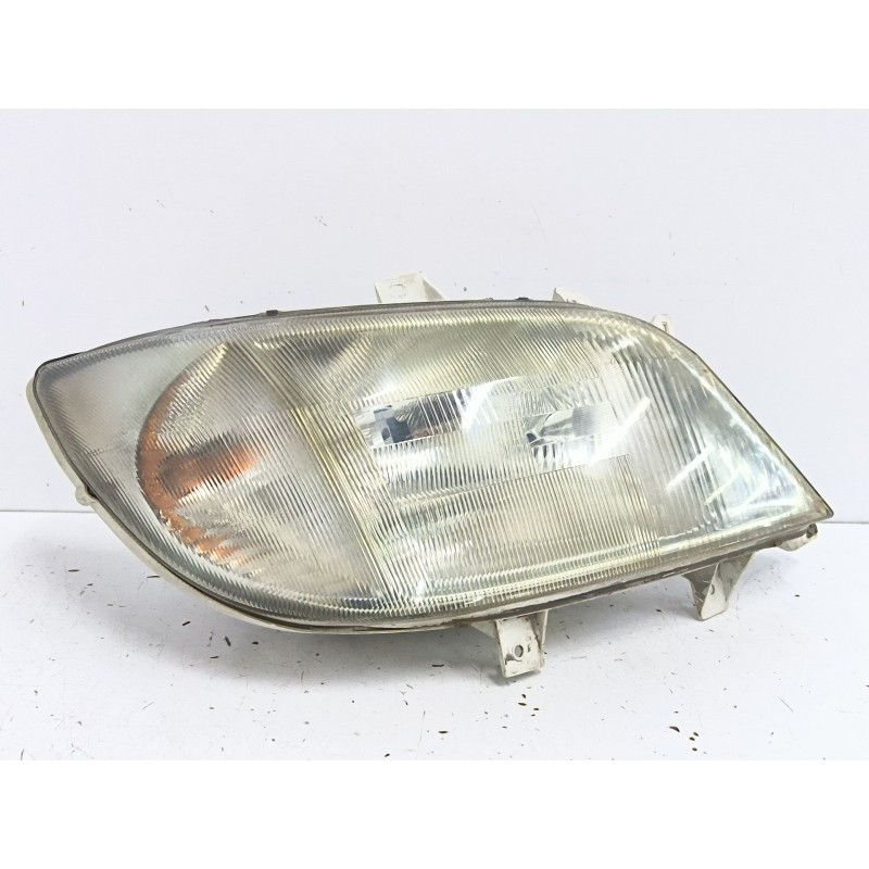 FARO DERECHO A9018201561 15149600