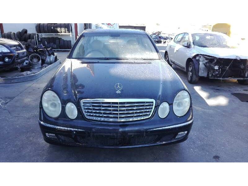 mercedes-benz clase e (w211) berlina del año 2004