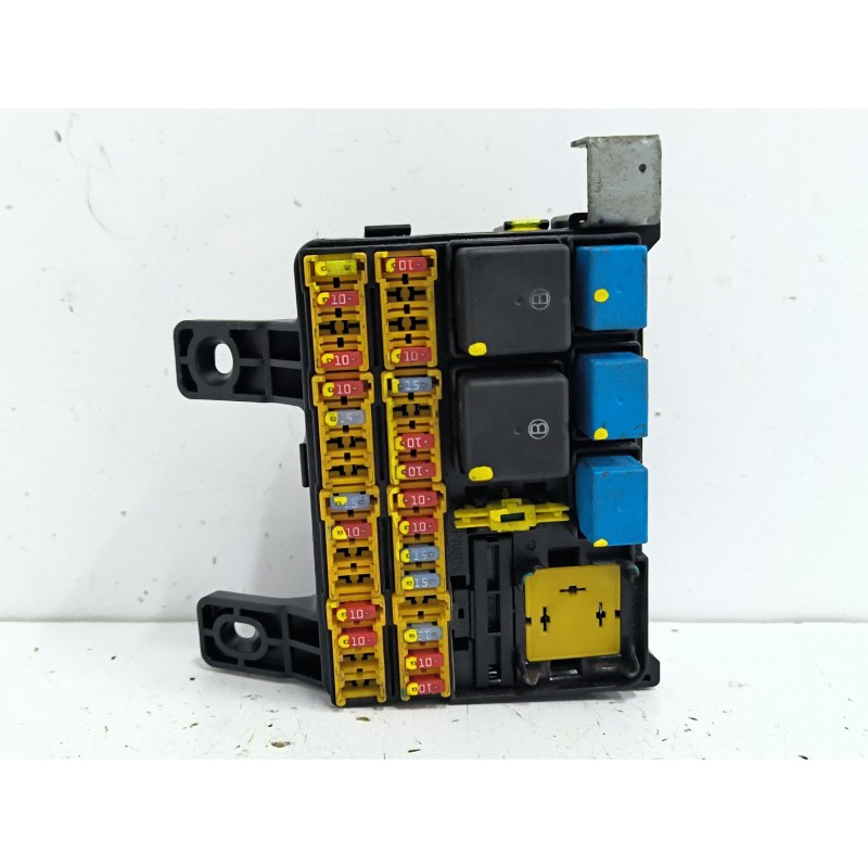 Recambio de caja reles / fusibles para kia k2500 caja/chasis (sd) 2.5 d referencia OEM IAM 913104E300  