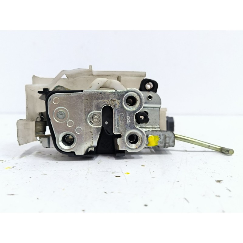 Recambio de cerradura puerta delantera derecha para kia k2500 caja/chasis (sd) 2.5 d referencia OEM IAM 813204E010  