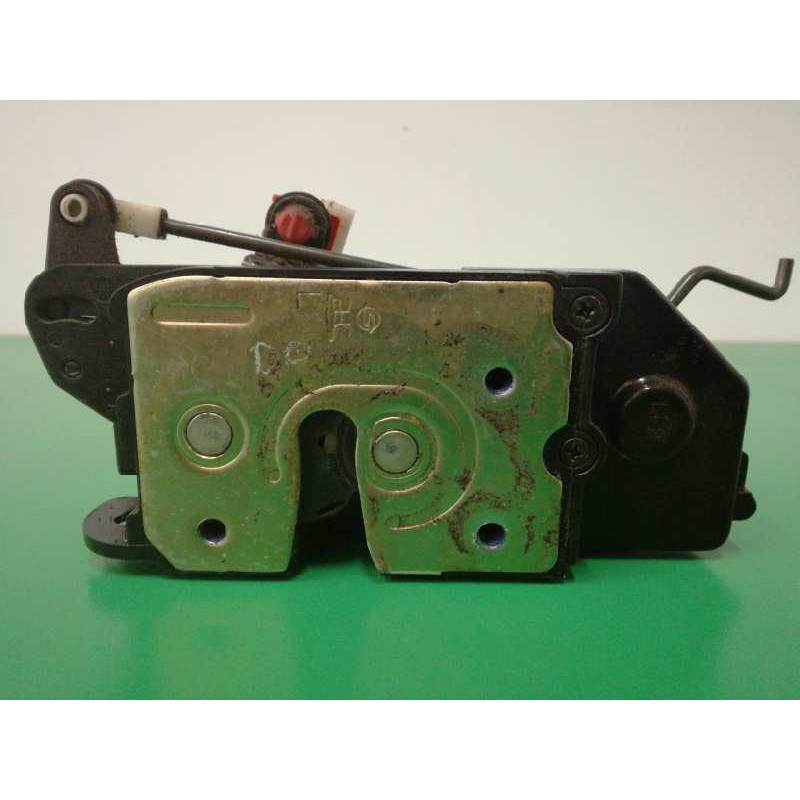 Recambio de cerradura puerta trasera derecha para ssangyong rodius xdi referencia OEM IAM   