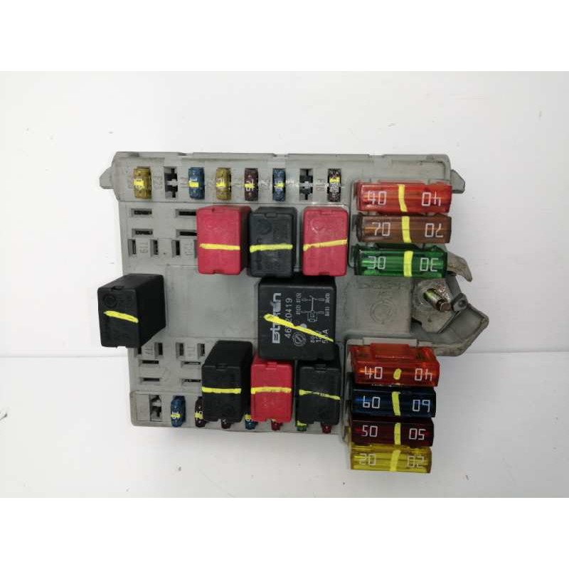 Recambio de caja reles / fusibles para fiat punto berlina (188) 1.9 diesel eco referencia OEM IAM 46760257  