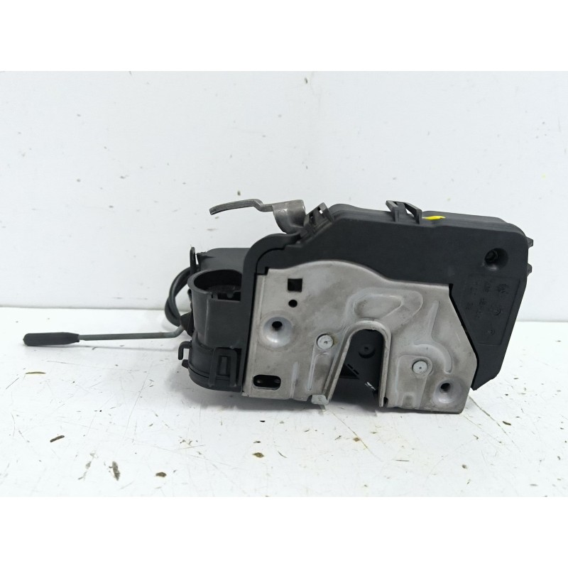 Recambio de cerradura puerta delantera derecha para mercedes-benz clase c (w203) c 270 cdi (203.016) referencia OEM IAM 20372004
