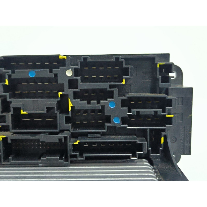 CAJA RELES / FUSIBLES 5DK00797320