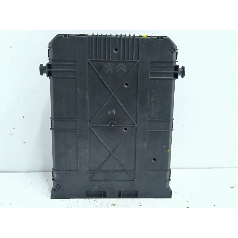 CAJA RELES / FUSIBLES