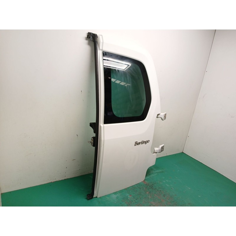 PORTON TRASERO DERECHO 8703 E4