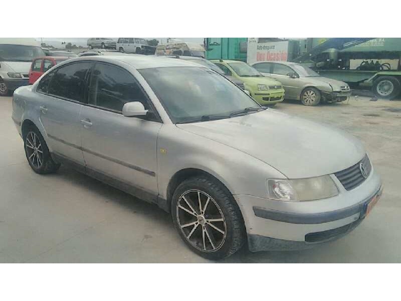 VOLKSWAGEN PASSAT BERLINA (3B2)