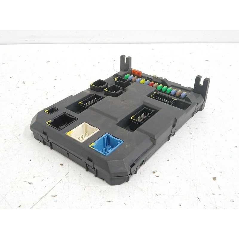 CAJA RELES / FUSIBLES