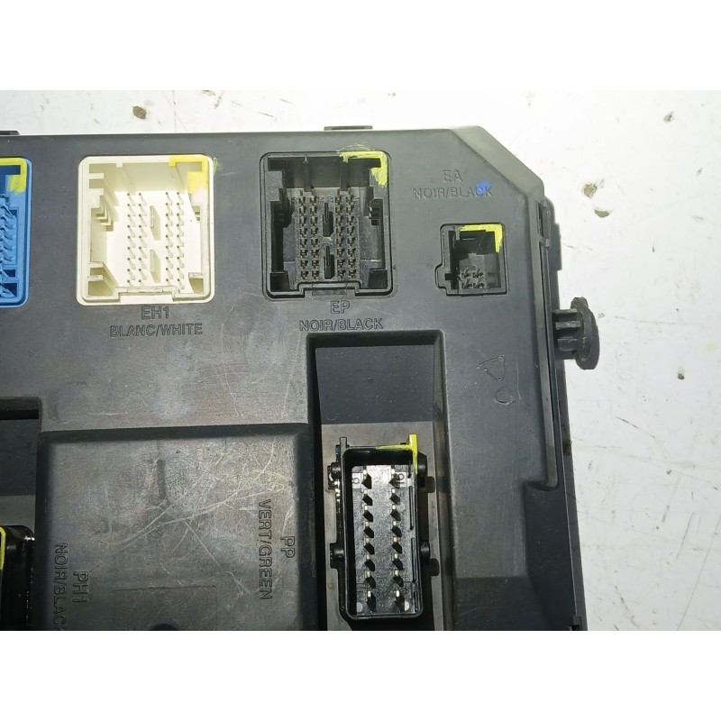 CAJA RELES / FUSIBLES