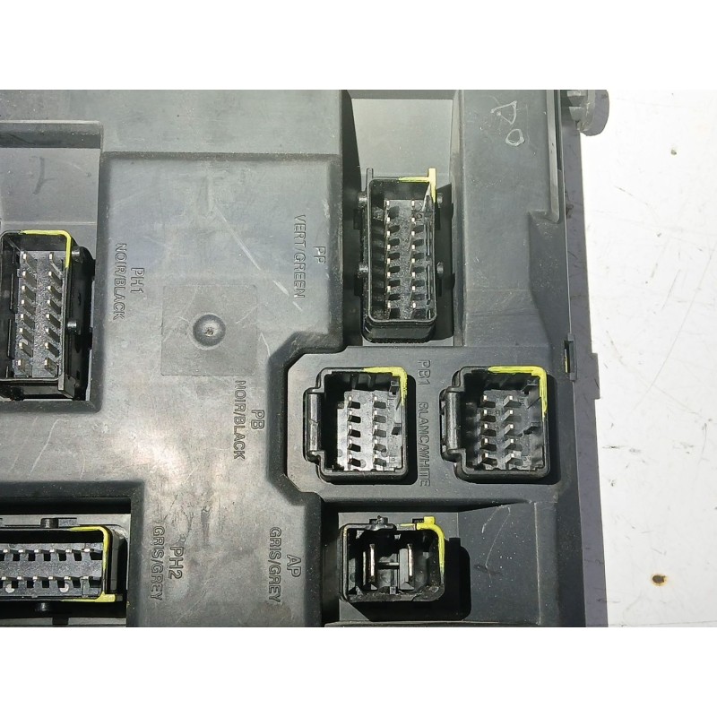 CAJA RELES / FUSIBLES