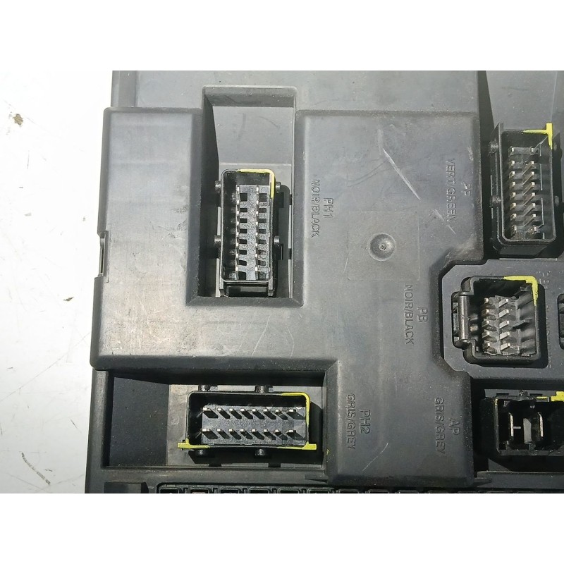 CAJA RELES / FUSIBLES