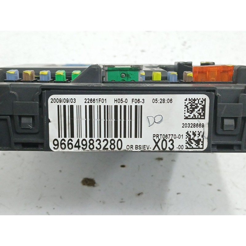 CAJA RELES / FUSIBLES