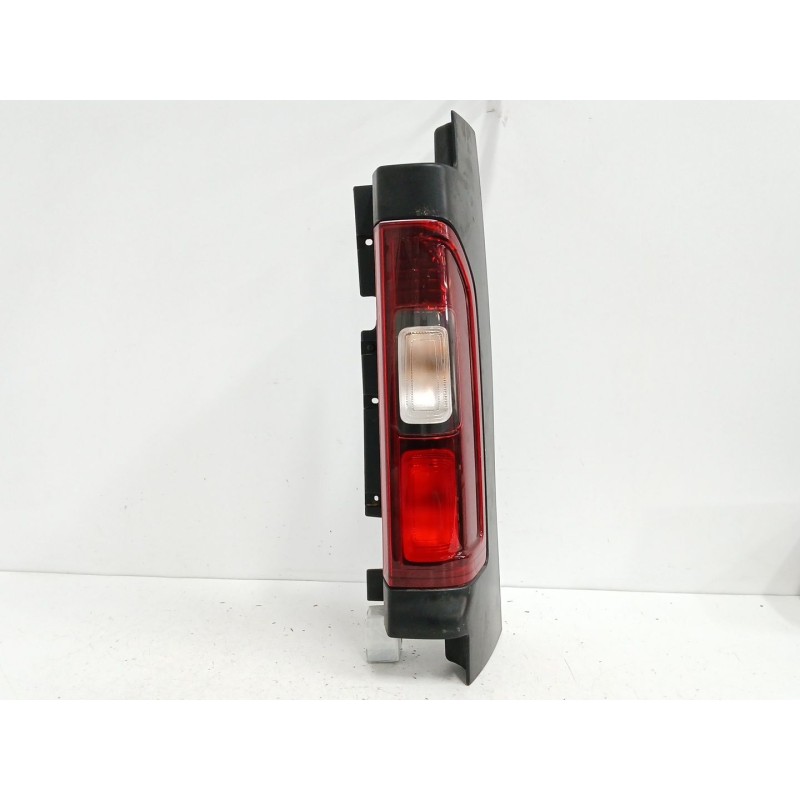 Recambio de piloto trasero derecho para opel vivaro b autobús (x82) 1.6 cdti (06) referencia OEM IAM 265504656 93867969 