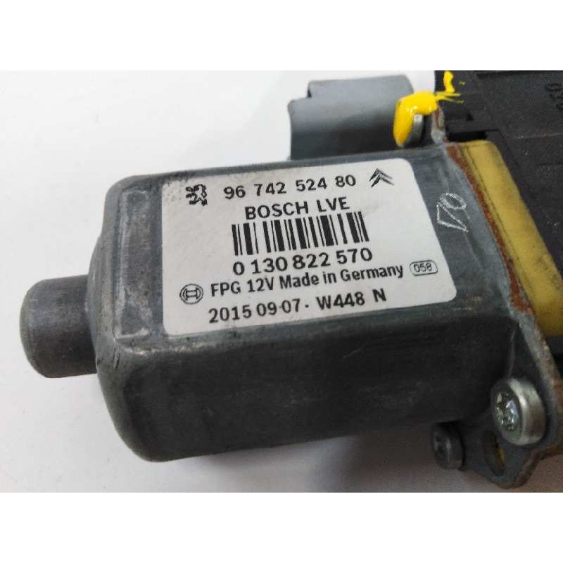 ELEVALUNAS DELANTERO DERECHO 0130822570