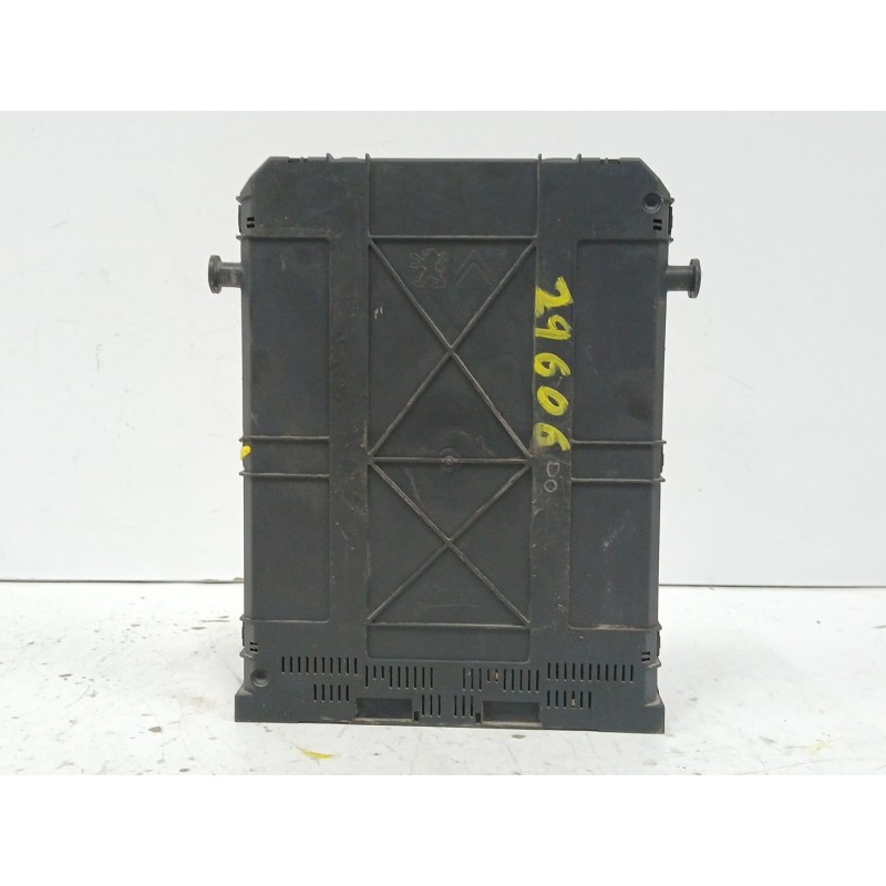 CAJA RELES / FUSIBLES 22661F01