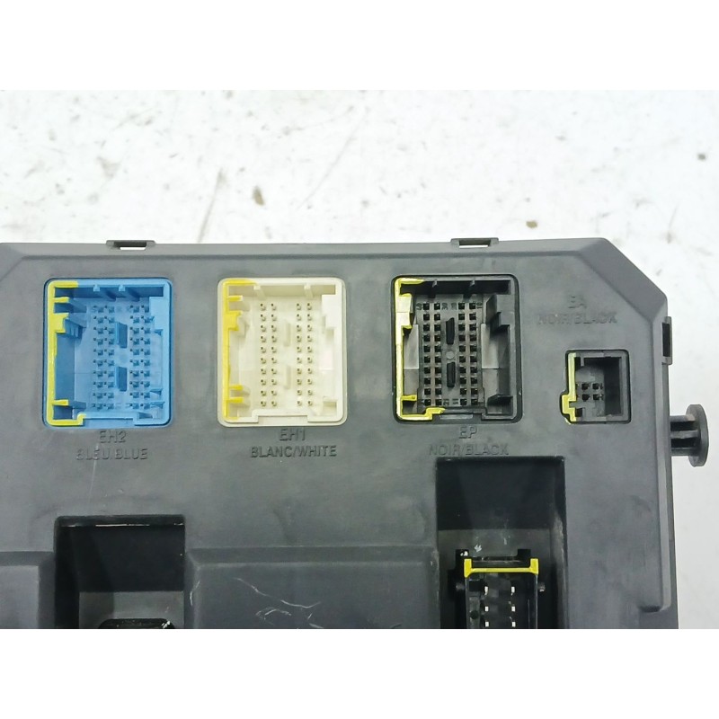 CAJA RELES / FUSIBLES 22661F01