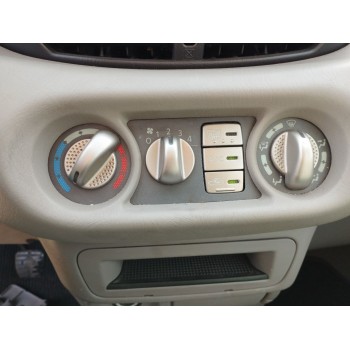 nissan almera tino (v10) del año 2002