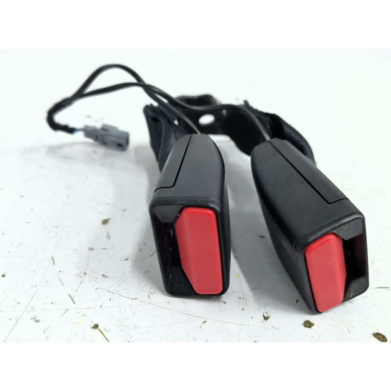 Recambio de enganche cinturon trasero izquierdo para renault clio v (b7_) 1.5 blue dci 100 (b7ad) referencia OEM IAM 639515800A 