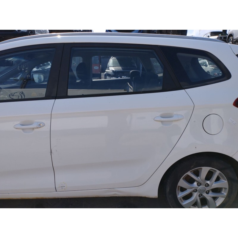 Recambio de puerta trasera izquierda para kia carens iv 1.7 crdi referencia OEM IAM   