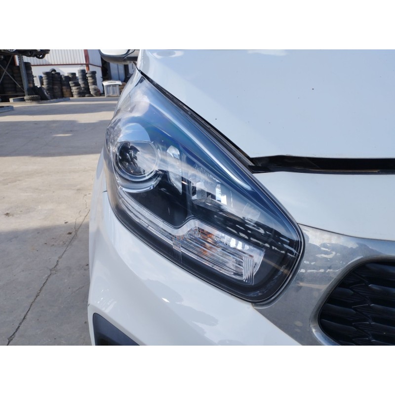 Recambio de faro derecho para kia carens iv 1.7 crdi referencia OEM IAM   