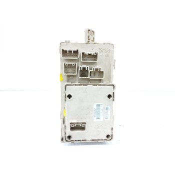 Recambio de caja reles / fusibles para toyota avensis berlina (t25) 2.2 d-4d cat referencia OEM IAM 8264105020  