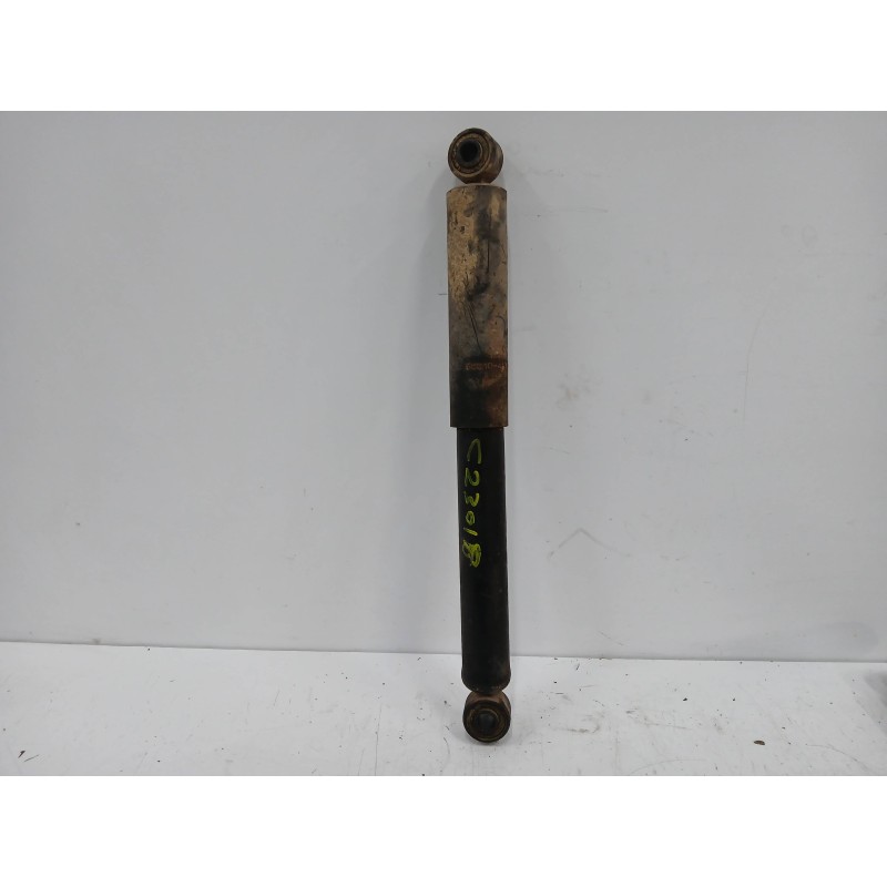 Recambio de amortiguador trasero izquierdo para hyundai h 1 2.5 turbodiesel referencia OEM IAM 553104A700  