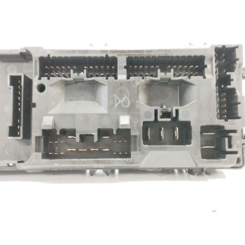 Recambio de caja reles / fusibles para volvo v40 familiar 1.6 cat referencia OEM IAM 30865169  