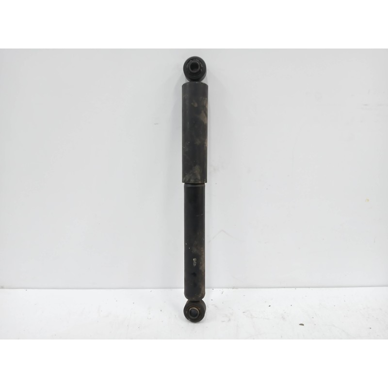 Recambio de amortiguador trasero izquierdo para hyundai h 1 2.5 turbodiesel cat referencia OEM IAM 230445  