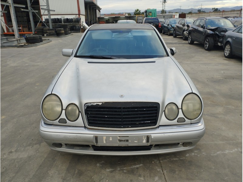mercedes-benz clase e (w210) berlina del año 1999