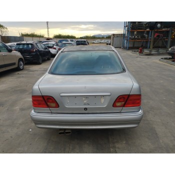 mercedes-benz clase e (w210) berlina del año 1999