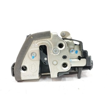 Recambio de cerradura puerta trasera derecha para toyota auris 2.2 d-cat referencia OEM IAM   