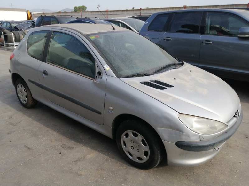 peugeot 206 berlina del año 2000