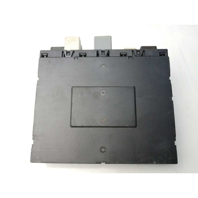 CAJA RELES / FUSIBLES F005V00526