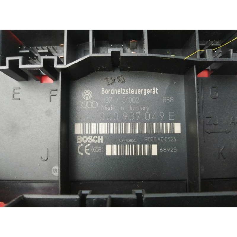 CAJA RELES / FUSIBLES F005V00526