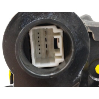 Recambio de cerradura puerta trasera derecha para toyota auris 2.2 d-cat referencia OEM IAM   