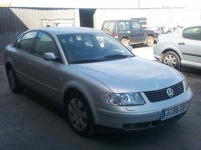 VOLKSWAGEN PASSAT BERLINA (3B2)