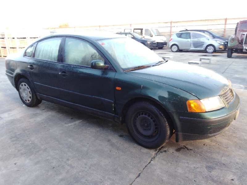 VOLKSWAGEN PASSAT BERLINA (3B2)