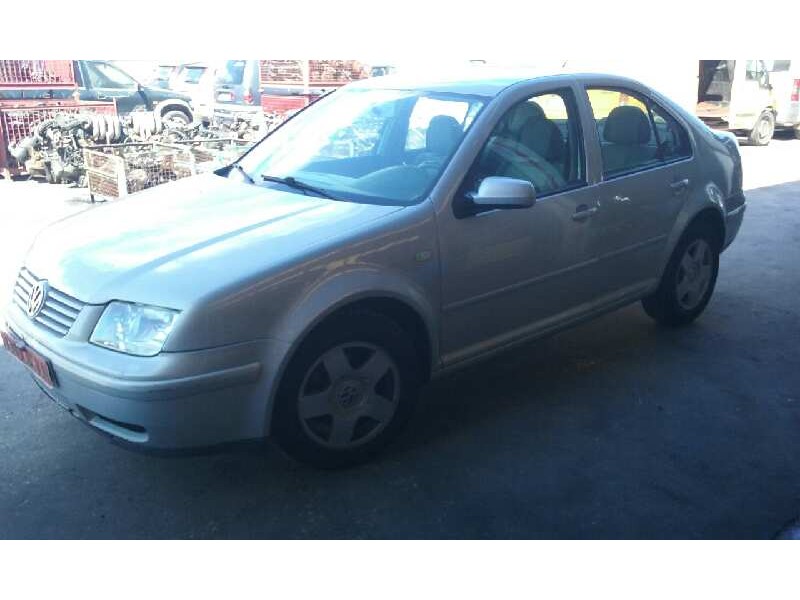 VOLKSWAGEN BORA BERLINA (1J2)