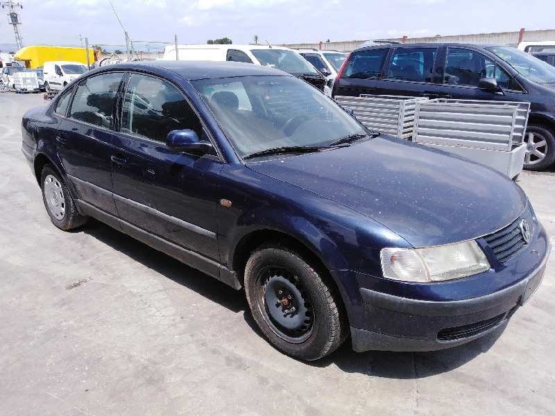 VOLKSWAGEN PASSAT BERLINA (3B2)